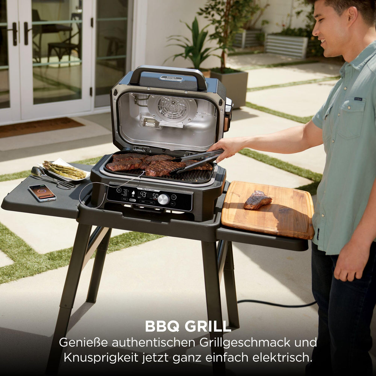 Elektrischer BBQ-Smoker-Grill Woodfire Pro Connect XL mit App-Steuerung, 7 Funktionen und Zubehör-Set in Blau/Schwarz