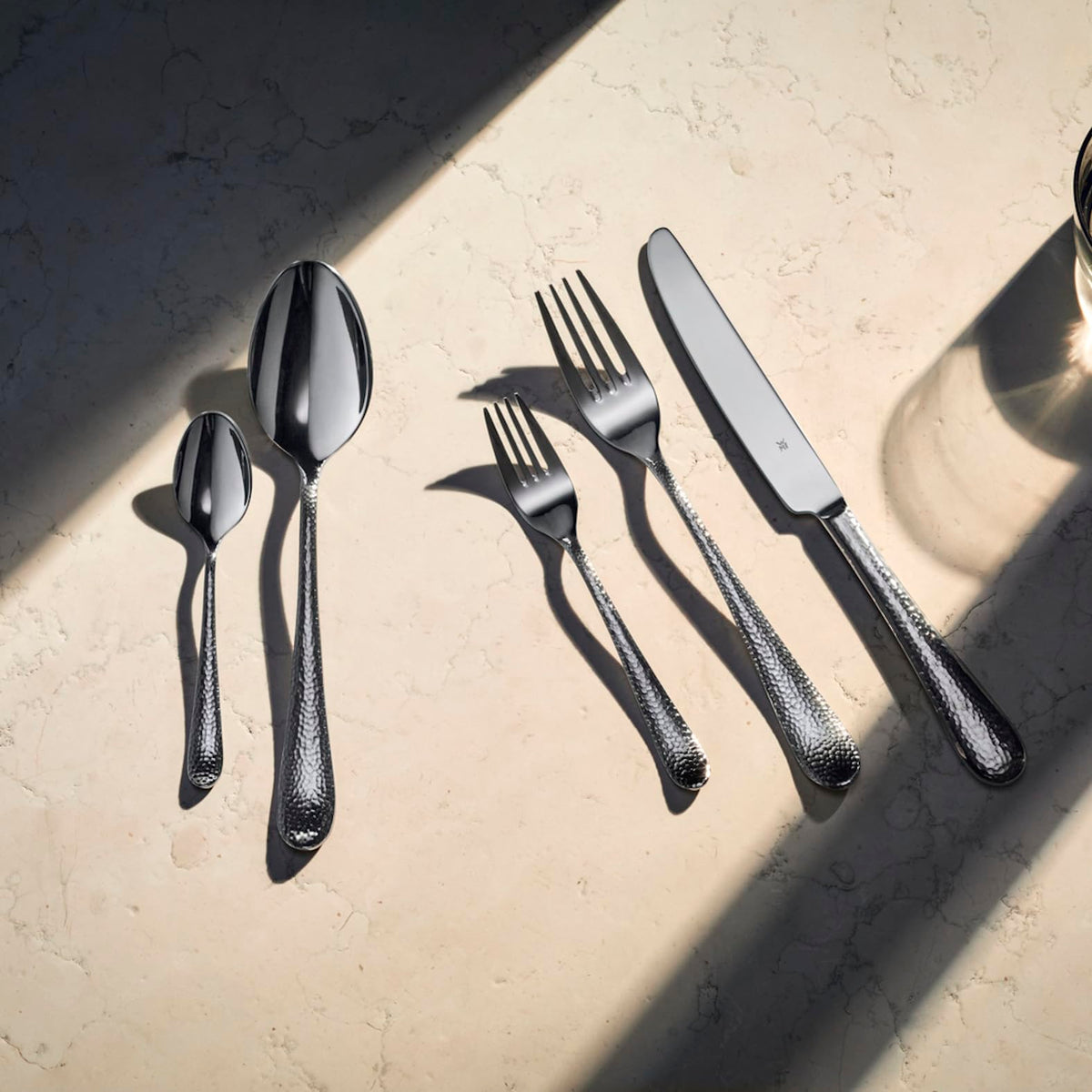 Besteck Set 60 teilig für 12 Personen, Sitello Serie aus Cromargan Edelstahl 18/10 poliert mit Hammerschlag, inklusive Monobloc-Messer