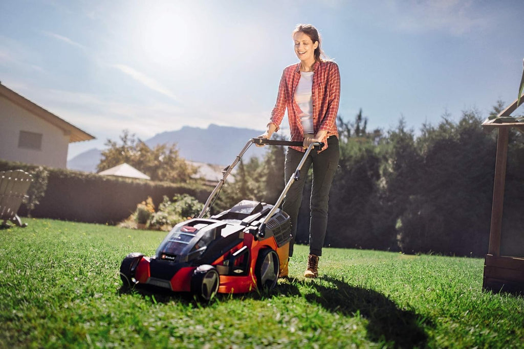 Akku-Rasenmäher GE-CM 43 Li M Kit mit 36 V, 43 cm Schnittbreite und 63 L Grasfangbehälter, inkl. 2x 4,0 Ah Akku und 2 Schnellladegeräte