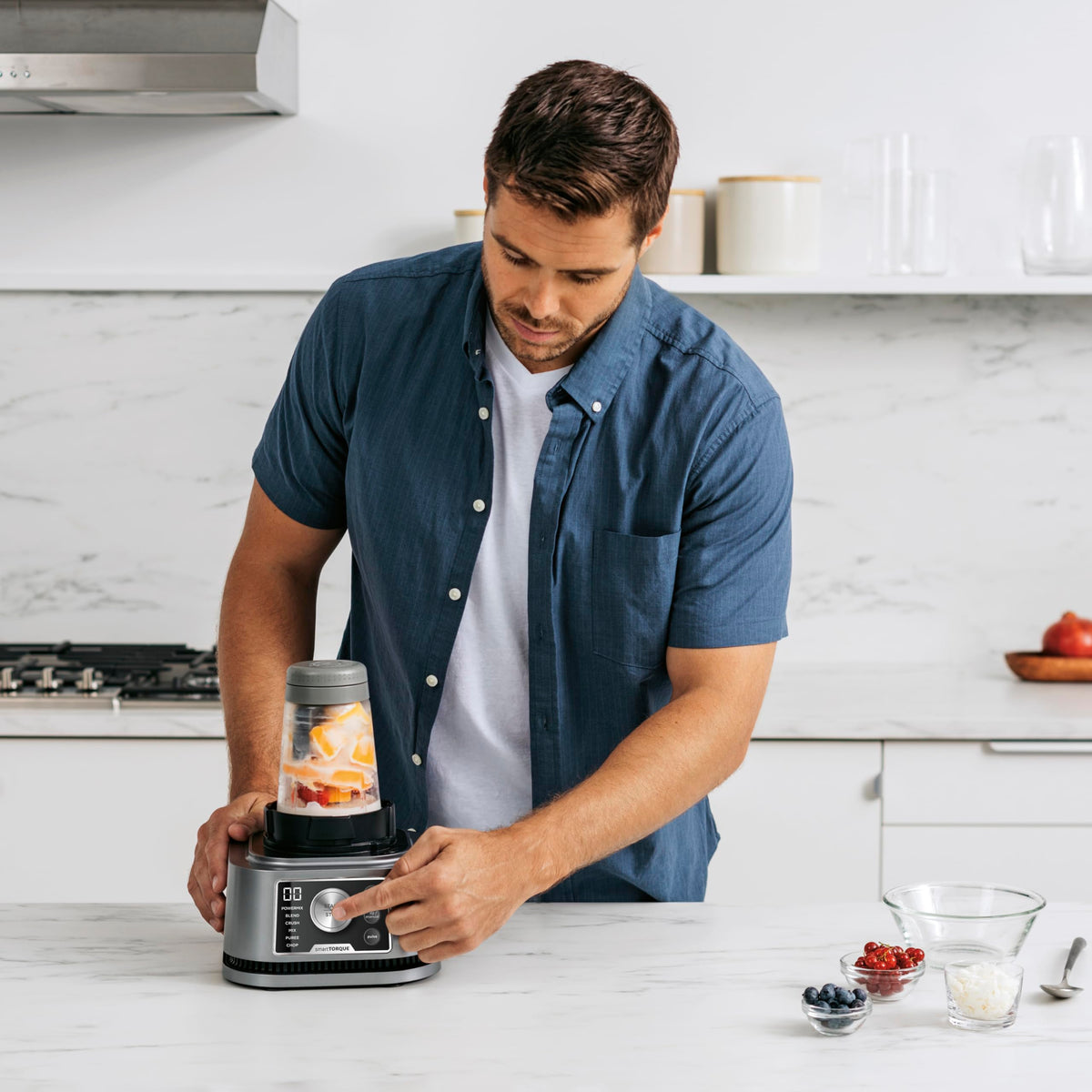 3-in-1 Mixer und Smoothie Maker mit 1200 W Motor, 700 ml Becher, 400 ml Bowl, 2,1 L Krug und 6 Automatikprogrammen