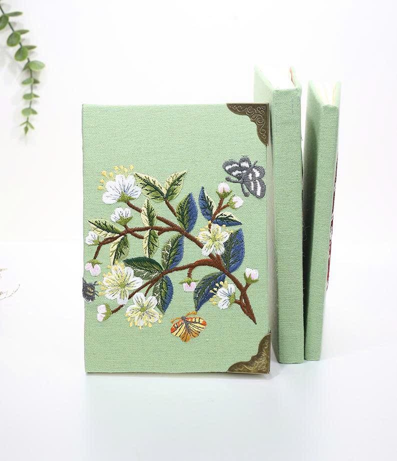 Besticktes Leinen Notizbuch A5 - 180 Seiten, Blumenmuster