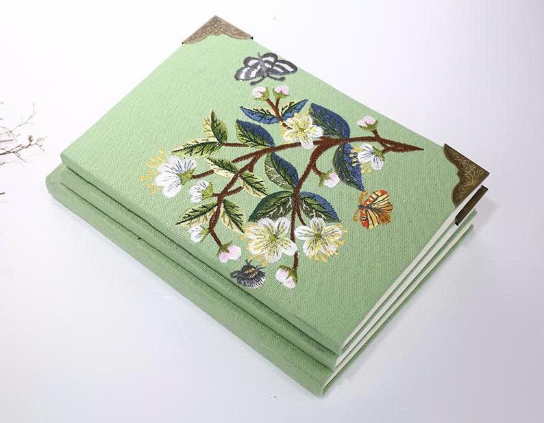 Besticktes Leinen Notizbuch A5 - 180 Seiten, Blumenmuster