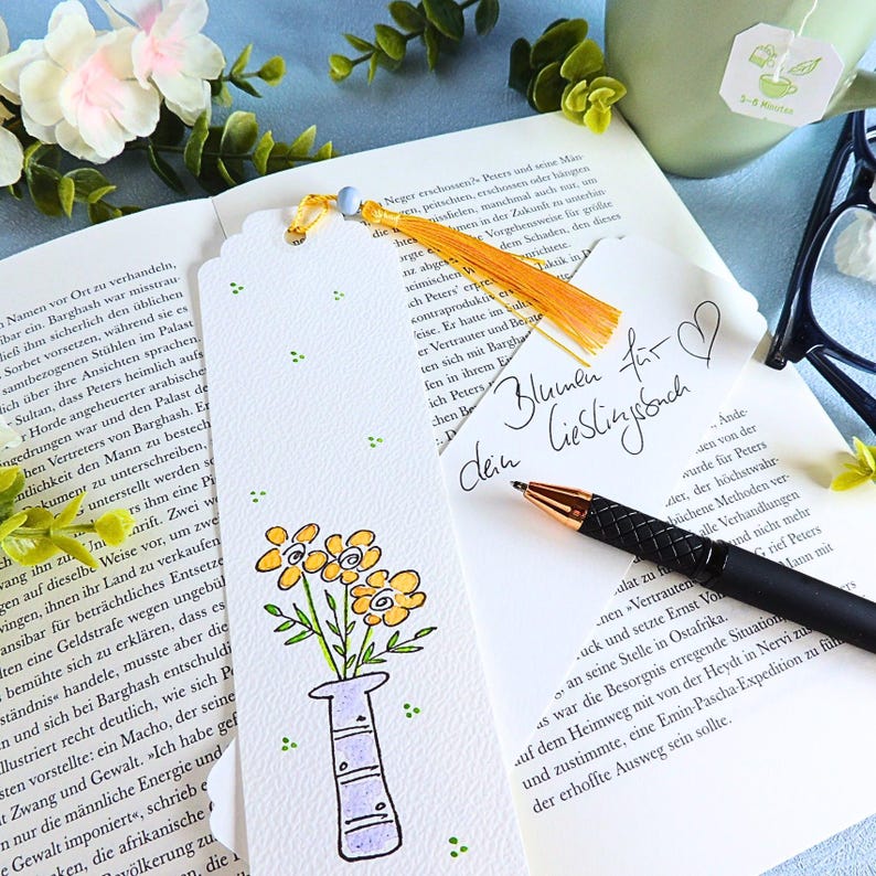 Aquarell Lesezeichen mit Blumenstrauß, handgestempelt und koloriert, 19 cm x 5,5 cm, mit Quaste, limitierte Auflage