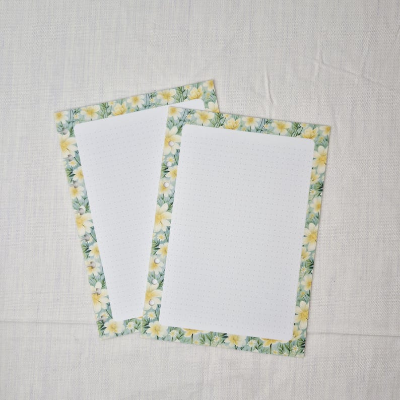 Notizzettel mit weißen Blumen und grünen Blättern, A5, Dot Grid, 15/30/60 Blatt