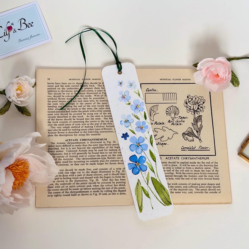 Aquarell Blumen Lesezeichen mit echter gepresster Vergissmeinnicht, handgefertigt, botanisch, 300g Papier