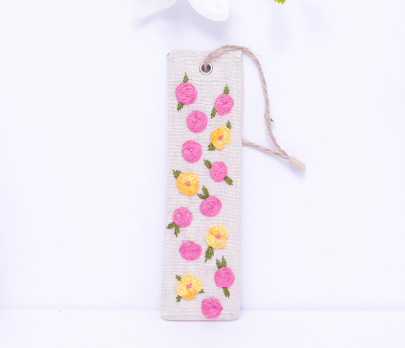 Handgesticktes Leinen Lesezeichen 15x5 cm, Blumen- oder Tiermotive, handgefertigt