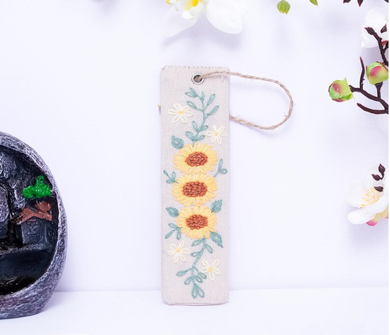 Handgesticktes Leinen Lesezeichen 15x5 cm | Blumen- & Tiermotive