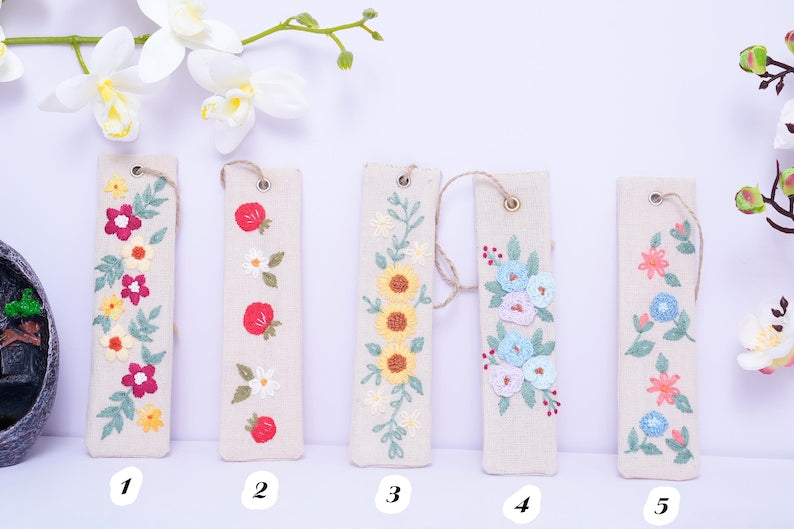 Handgesticktes Leinen Lesezeichen 15x5 cm | Blumen- & Tiermotive