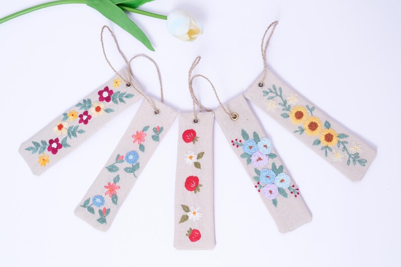 Handgesticktes Leinen Lesezeichen 15x5 cm | Blumen- & Tiermotive