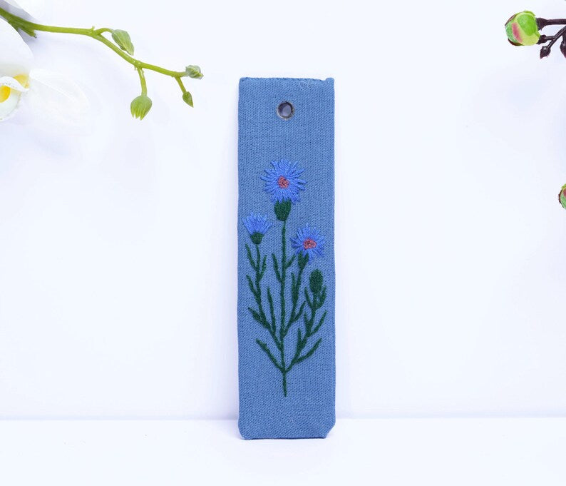 Handbesticktes Leinen Lesezeichen 15x5 cm, Stickerei Blumen oder Tiere, Buch Accessoire
