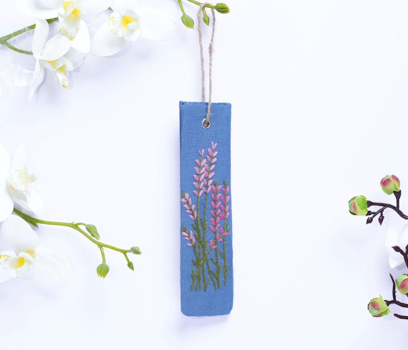 Handbesticktes Leinen Lesezeichen 15x5 cm, Stickerei Blumen oder Tiere, Buch Accessoire