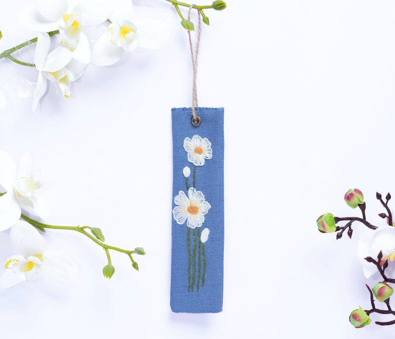 Handbesticktes Leinen Lesezeichen 15x5 cm, Stickerei Blumen oder Tiere, Buch Accessoire