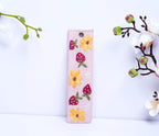 Handbesticktes Leinen Lesezeichen mit Blumenmotiv, 15 x 5 cm