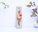 Handbesticktes Leinen Lesezeichen mit Blumenmotiv, 15 x 5 cm